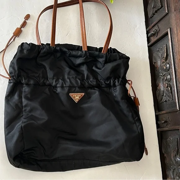 Beautiful Black and Tan Shoulder Bag - Picture 12 of 14
